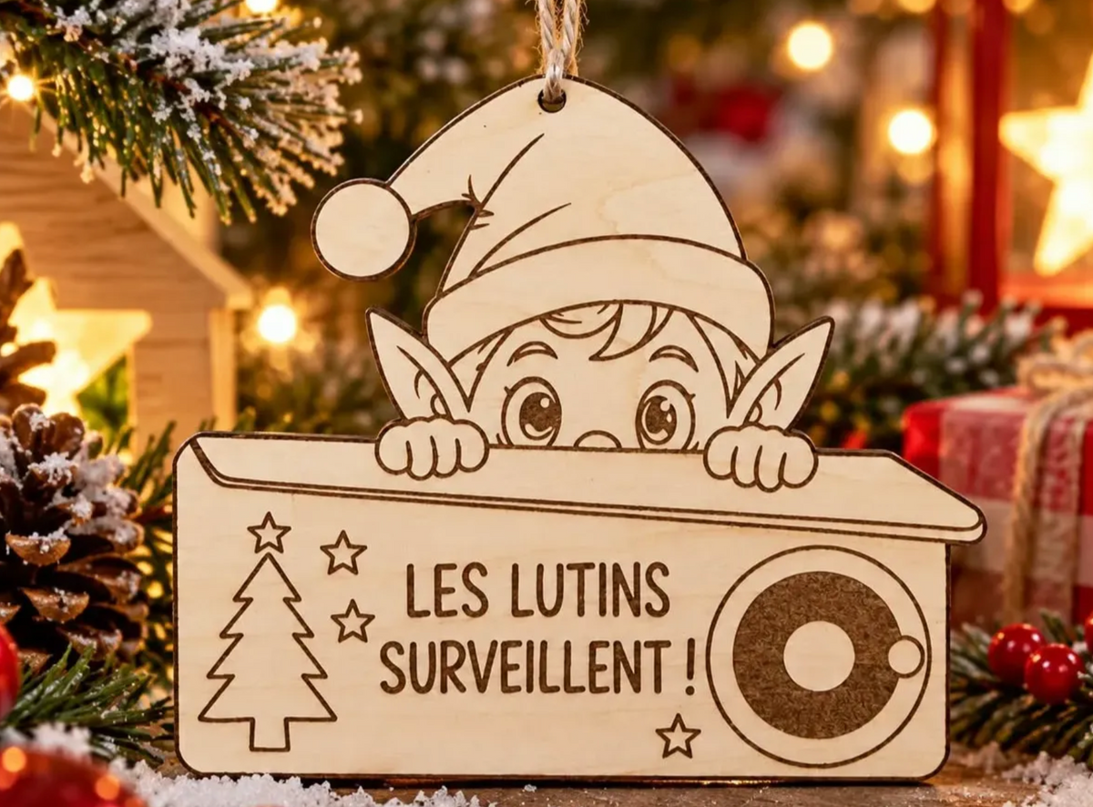 Suspension de Noël personnalisée – Le lutin farceur qui surveille