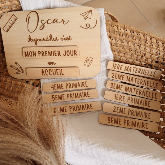 Panneau de rentrée scolaire personnalisable en bois