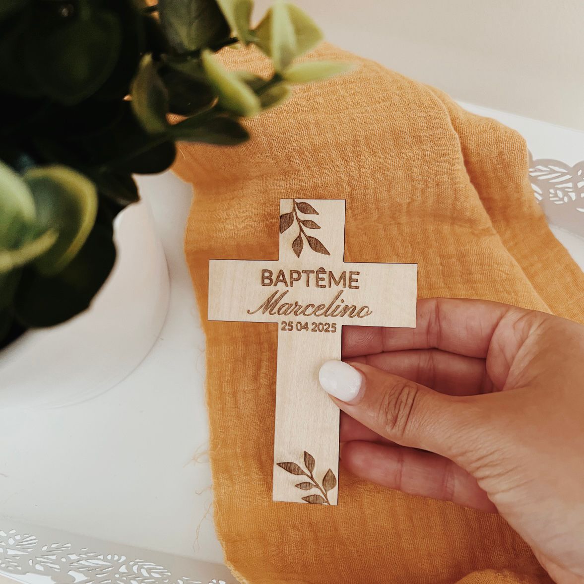 Magnet Baptême Personnalisée – Forme Croix