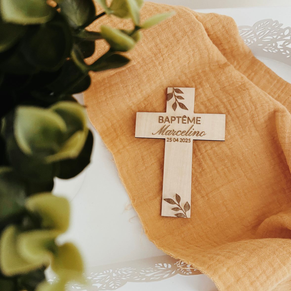 Magnet Baptême Personnalisée – Forme Croix