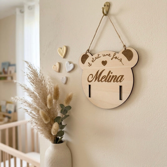Support bracelet de naissance personnalisé – Ourson en bois